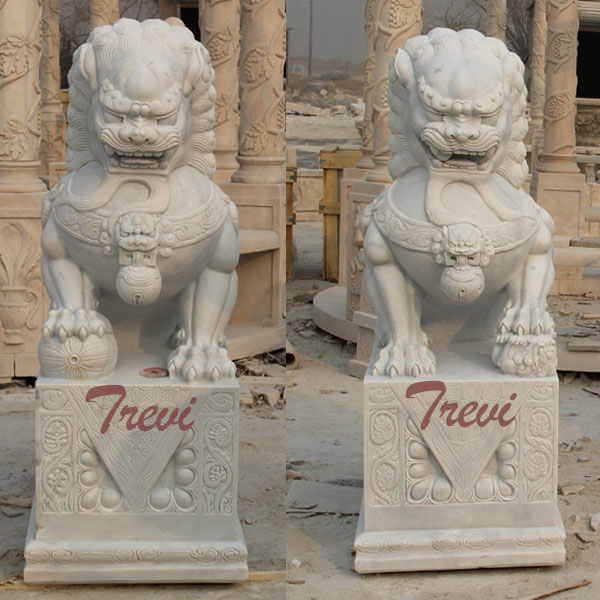 Pair of Lion Statues Outdoor Concrete Animals for House
